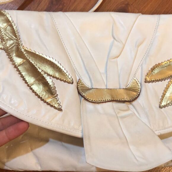 Vintage White and gold leather clutch purse with straps. - Picture 2 of 11